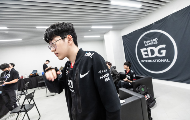 场挥杆还是 场挥杆还是