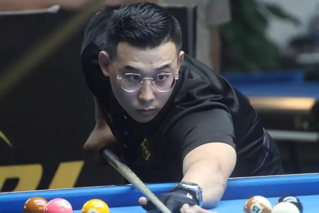 多名球员发 多名球员发